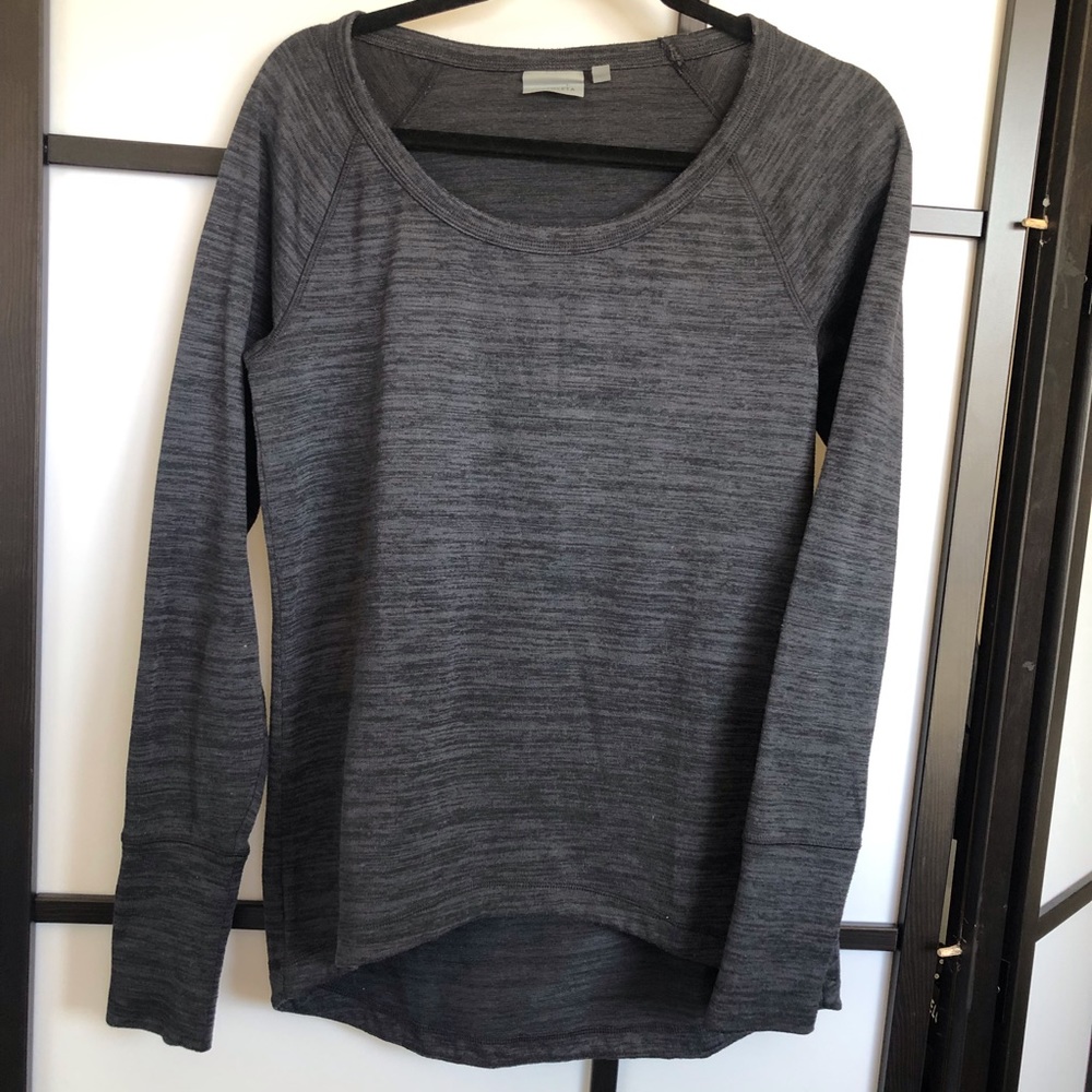 Athleta  No Sweatin It shark bite grey top